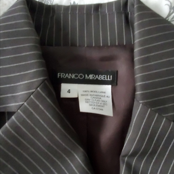 Women's Franco Mirabelli suit. - Picture 5 of 8